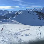 Privée à Deux Pas De Luz-saint-sauveur * Esquièze - Sère